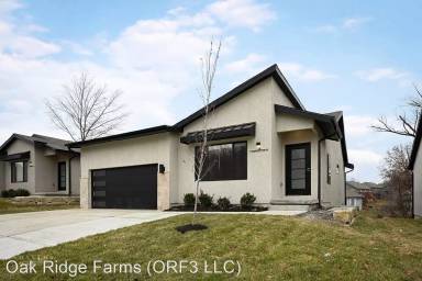 Main picture of 120 E Maplewood Ln