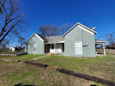 Main picture of 118 S Broadway St