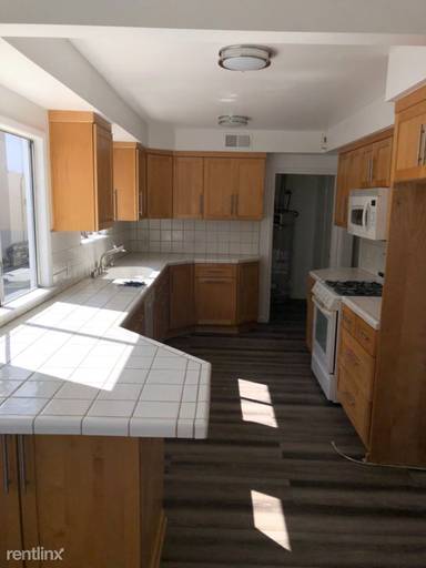 Main picture of 1136 S Holt Ave