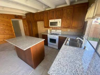 Main picture of 2262 Lyndhurst Ave