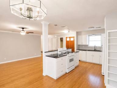 Main picture of 5201 Hedgewood Dr
