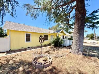 Main picture of 41861 Acacia Ave
