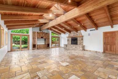 Main picture of 6319 N Mockingbird Ln