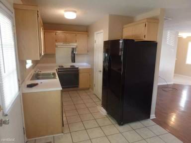 Main picture of 1610 Golf Course Dr