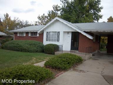 Main picture of 3148 E Maplewood Ave