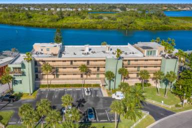 Main picture of 18201 Gulf Blvd