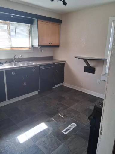Main picture of 847 S 73rd St