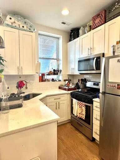 Main picture of 1520 W 18th Pl