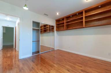 Main picture of 1106 S Plymouth Blvd