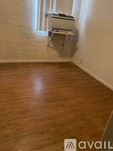 Main picture of 1337 N Madison St
