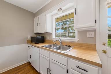 Main picture of 130 Huggins Rd