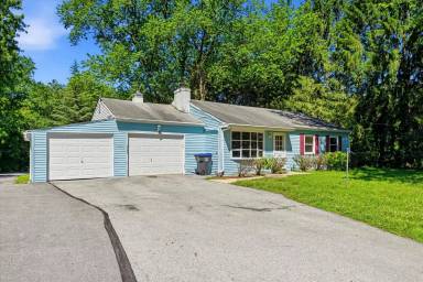 Main picture of 700 Sugars Bridge Rd