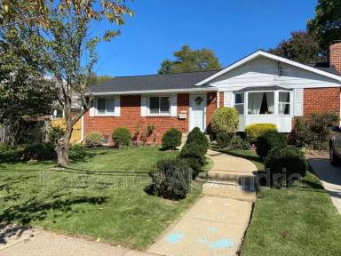 Main picture of 4809 Taney Ave