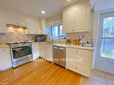 Main picture of 154 Langdon St