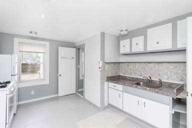 Main picture of 93 Meadow St