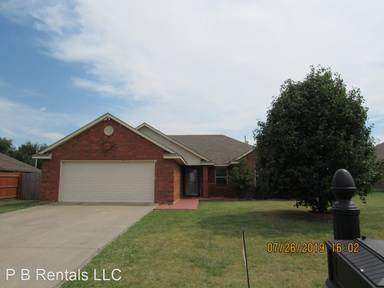 Main picture of 828 NW Hilltop Dr