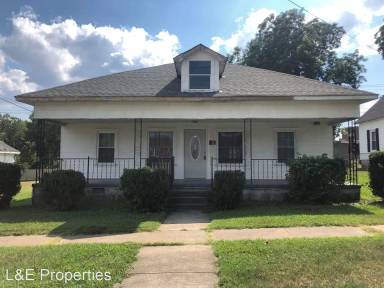 Main picture of 110 E Washington Ave