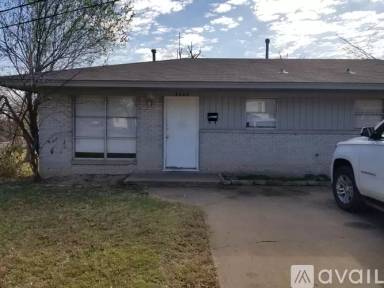 Main picture of 4404 NW 8th St
