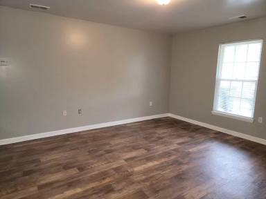 Main picture of 102 Chanticleer Ct