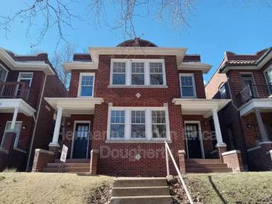 Main picture of 4427 S Grand Blvd