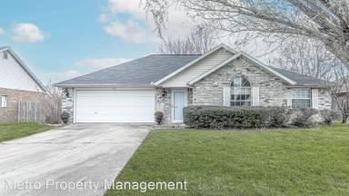Main picture of 207 Center Dr