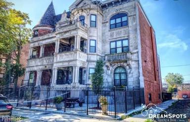 Main picture of 4710 S King Dr