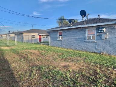 Main picture of 2705 E 2nd St