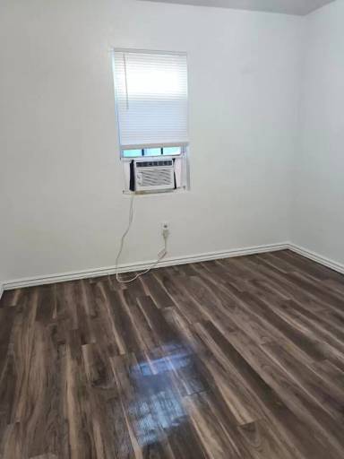 Main picture of 5016 S Drexel Ave