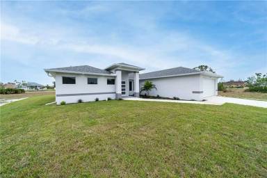 Main picture of 1125 SW Santa Barbara Pl