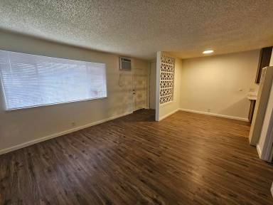 Main picture of 1221 B St
