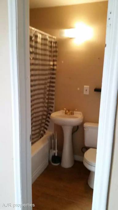Main picture of 233 Bluff St