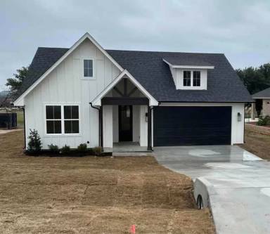 Main picture of 129 Lakeview Dr