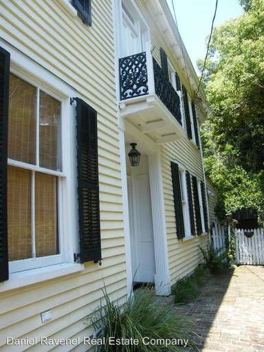 Main picture of 112 1/2 Tradd St