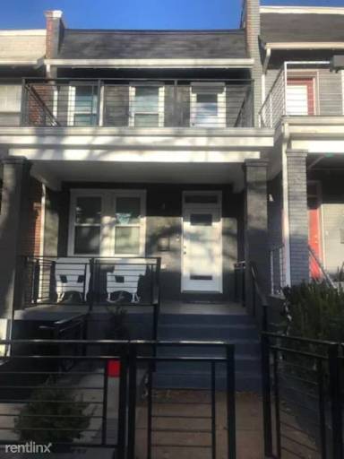 Main picture of 1330 Montello Ave NE