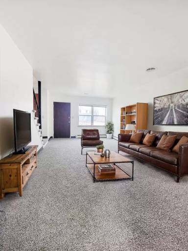Main picture of 704-812 8th Ave N