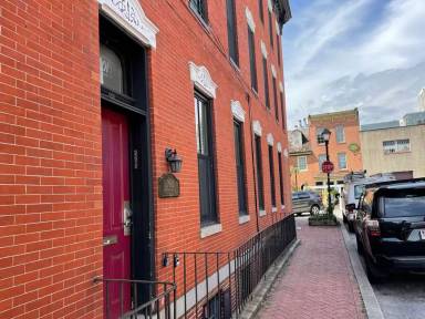 Main picture of 1601 Shakespeare St