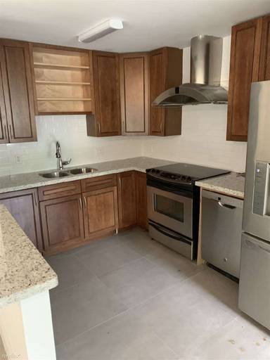 Main picture of 2600 NE 205th St