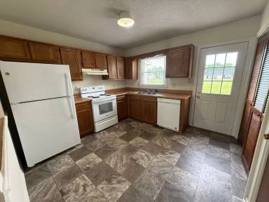 Main picture of 1802 Burgaw Hwy