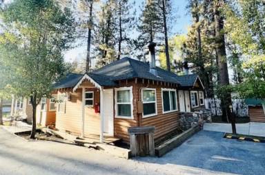 Main picture of 877 Tulip Ln