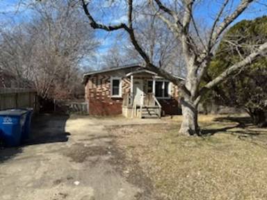 Main picture of 2642 N Quincy Ave