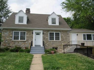 Main picture of 811 W Holly Ln