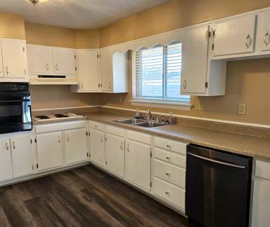 Main picture of 1015 W Circle Dr