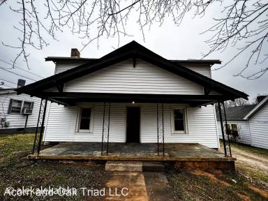 Main picture of 1205 S Elm St