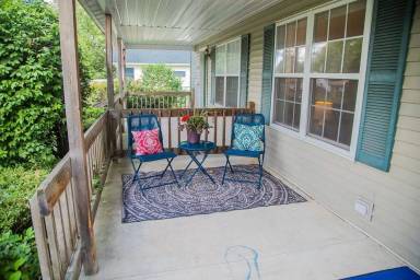 Main picture of 1214 E Clark St