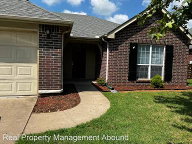 Main picture of 1006 N Sycamore St