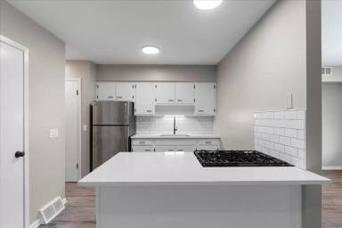 Main picture of 233 S Batavia Ave