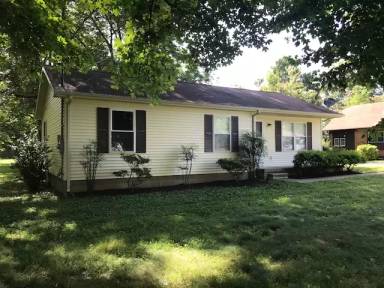 Main picture of 220 S 15th St