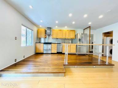 Main picture of 610 Strand St