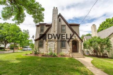 Main picture of 109 12th Ave NW