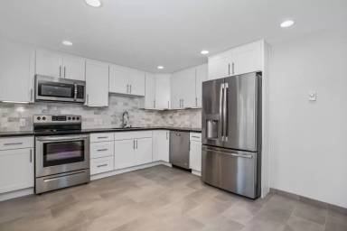 Main picture of 925 N 73rd St